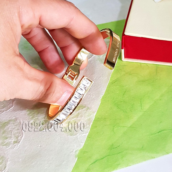 Vòng tay thời trang có cẩn đá VZ829