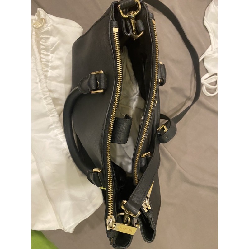 Thanh lý túi Micheal kors size M