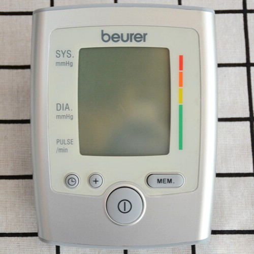 Máy đo huyết áp điện tử bắp tay - Beurer BM35