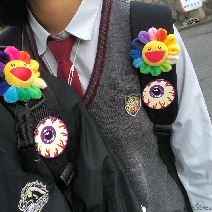 Bông hoa Takashi Murakami Kaikai KikiGIADUNGTONGKHO1Phụ kiện cài trang trí áo, balo, túi ví nhồi bông màu sắc cầu vồng