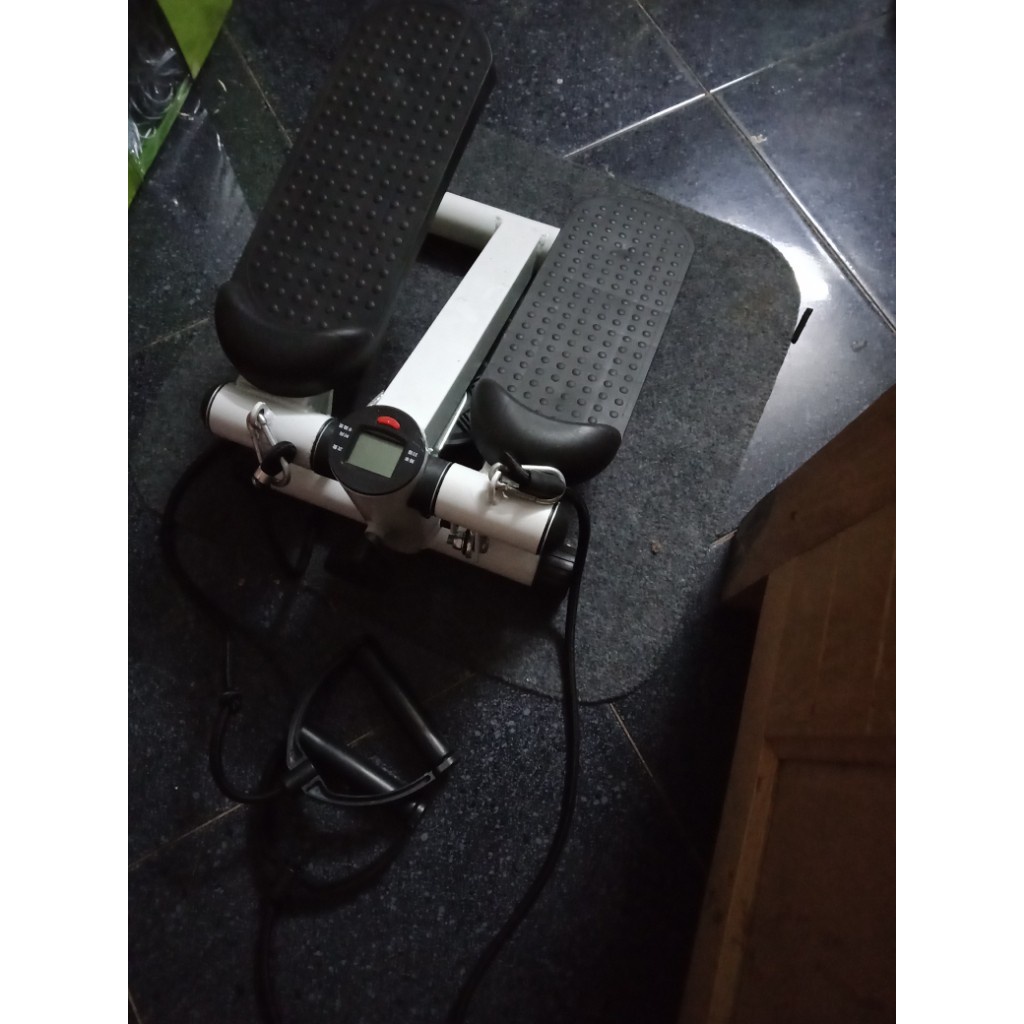 Máy chạy bộ mini Hasuta HMS-108 summer/Steper mini tặng dây kéo và đồng hồ đếm nhip, giảm cân v