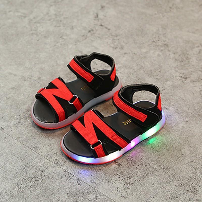 Giày sandals có đèn LED năng động cho bé