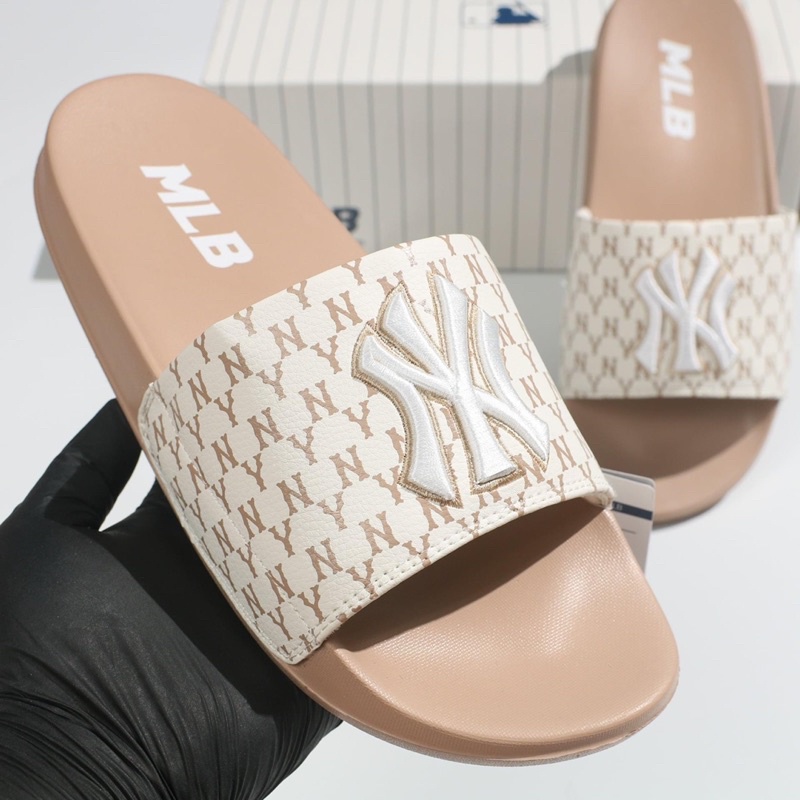 Dép  MLB Logo Thêu Nâuu