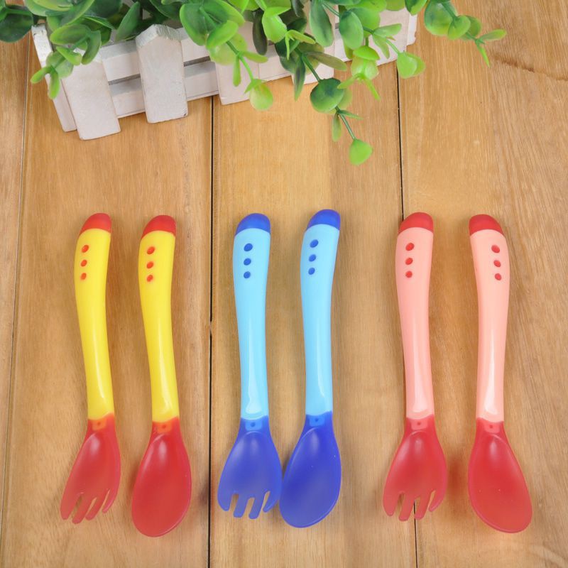 Muỗng nĩa cảm biến nhiệt cho bé ăn tiện dụng