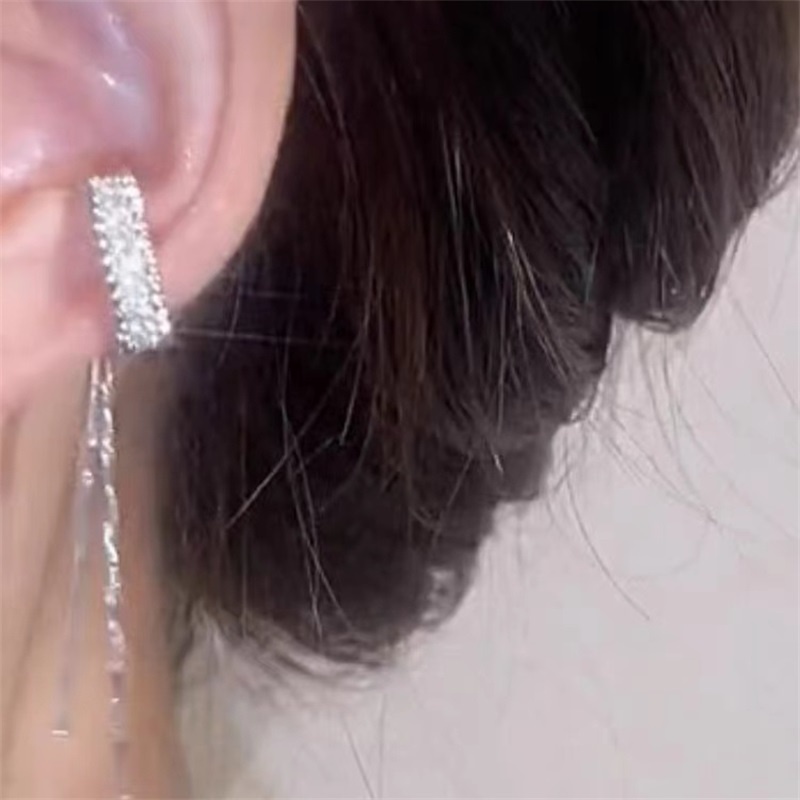 Khuyên Tai Kẹp Chữ C Đính Đá Zircon Không Xỏ Lỗ Phong Cách Retro Thời Trang