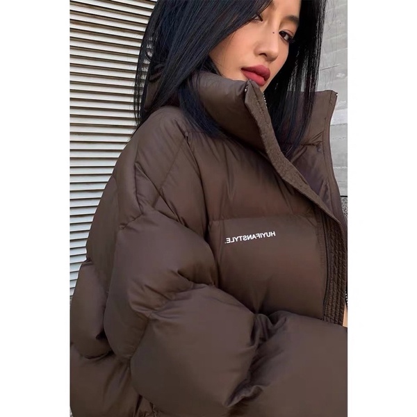 Áo phao béo dáng ngắn in chữ