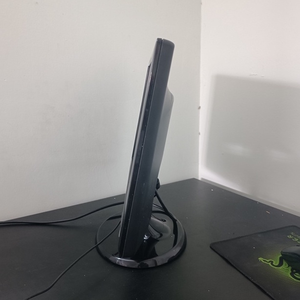 Màn hình LCD 18.5 inch LG  W1943SE hiển thị còn rất đẹp