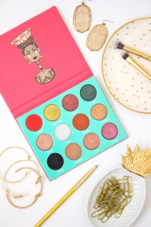 JUVIA’s PLACE Bảng phấn mắt Saharan 1 2