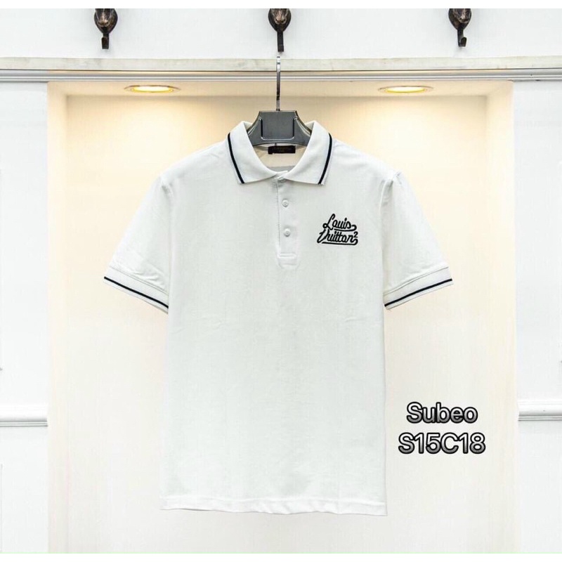 Áo thun nam cổ trụ, logo thêu đơn giản