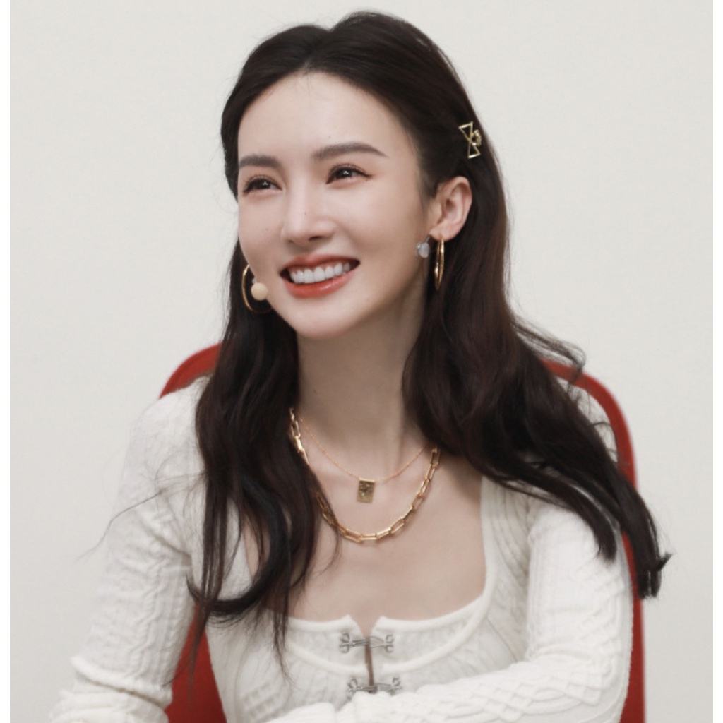 Larosa: Kẹp tóc mái hình nơ mẫu hot trend hè 2022