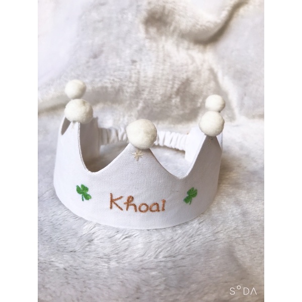 Vương miện vải linen thêu tên bé theo yêu cầu