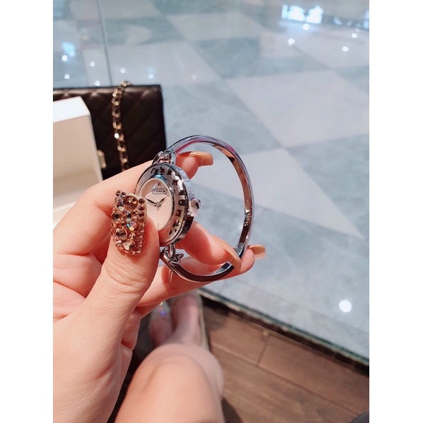 Đồng hồ Coach nữ viền hoa văn thời trang