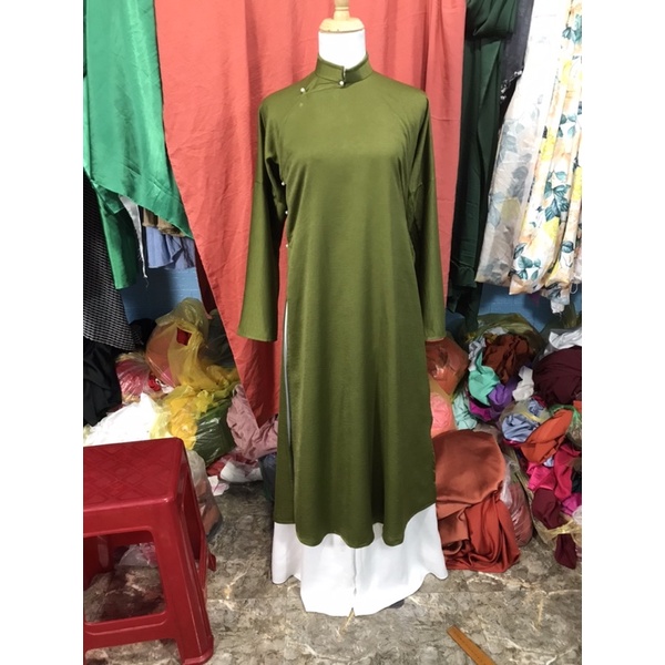 Áo dài dáng xưa màu rêu kèm quần