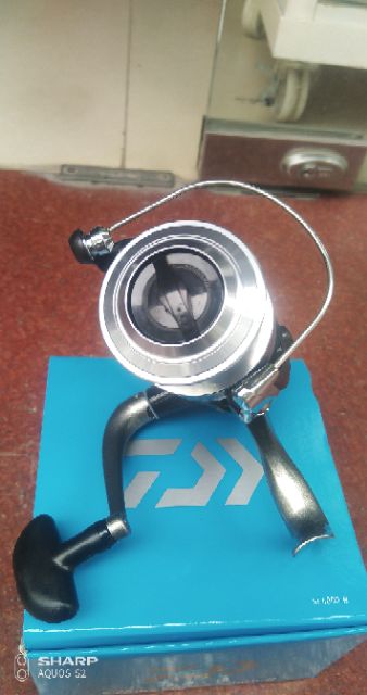 Máy câu cá Daiwa SF Strike Force 2500/4000