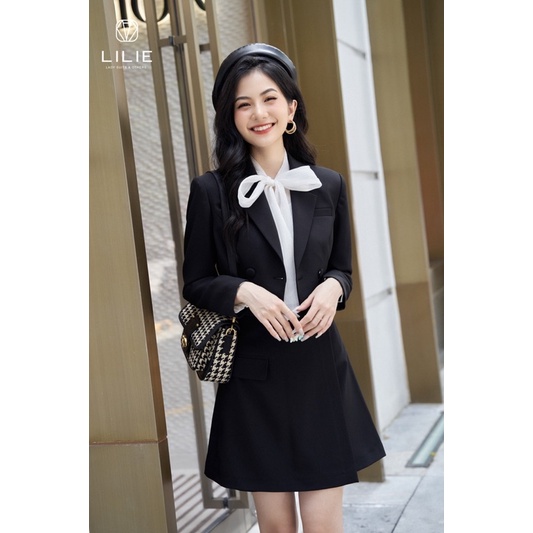 Set blazer croptop 2 cúc ngang đen và chân váy vạt chéo đen | BigBuy360 - bigbuy360.vn