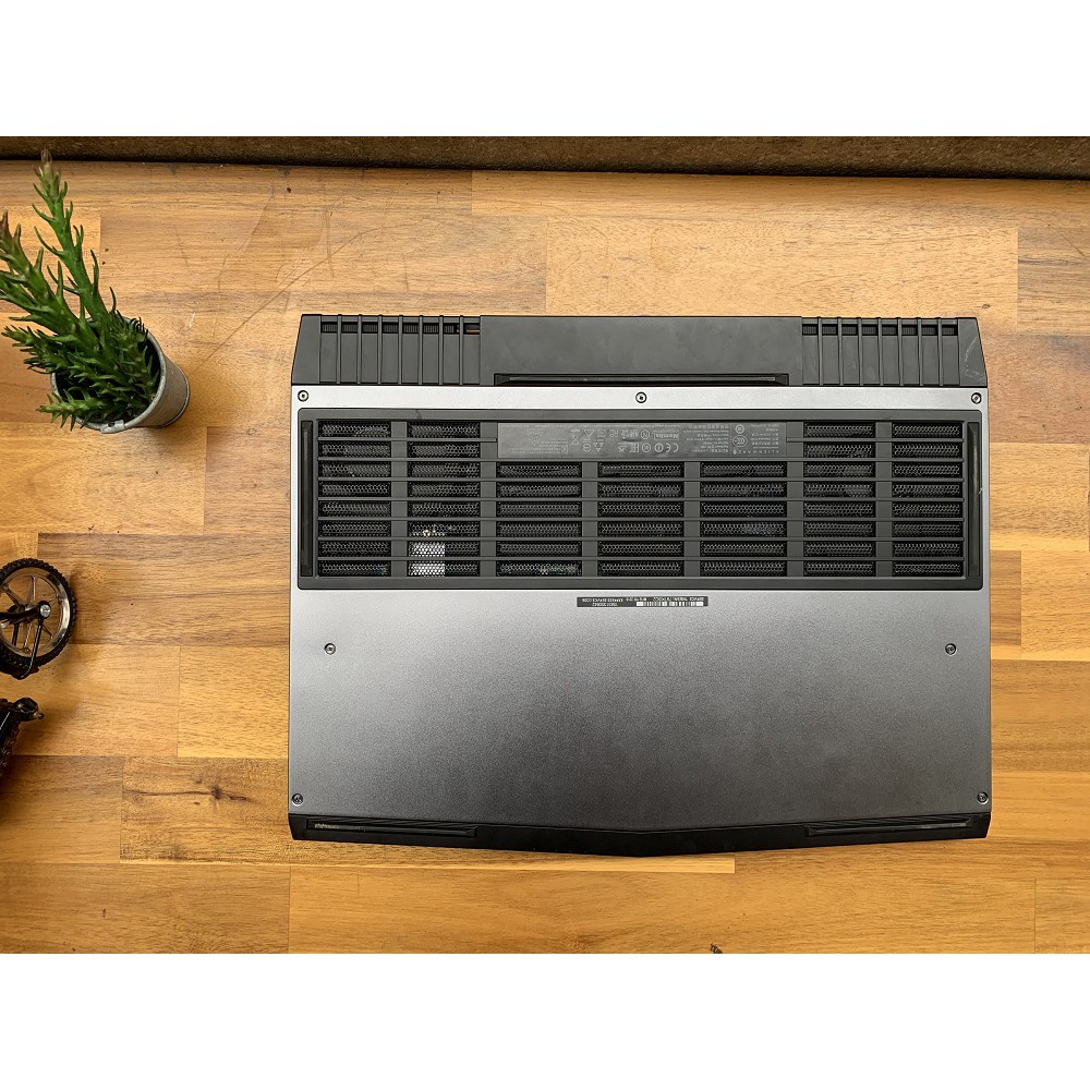 Máy tính xách tay DELL Alienware 15R3 : i5-6300HQ| DDR4 16GB| SSD 256GB| Ndivia GTX1060ti|15.6 inch FullHD đẹp likenew