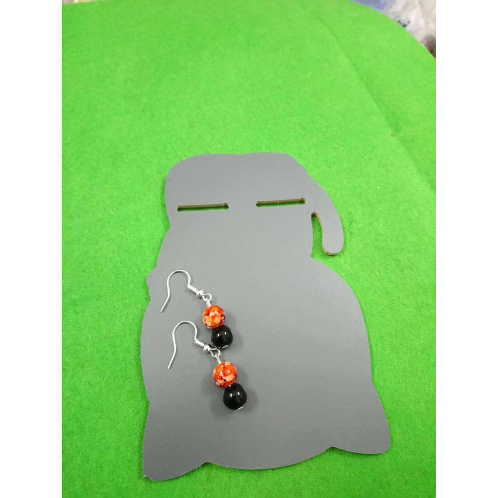 Bông tai phong thủy. chất liệu kim loại. hàng y hình nhe vì hình shop tự chụp. giá 1 đôi là 33.000đ / 1 đôi.