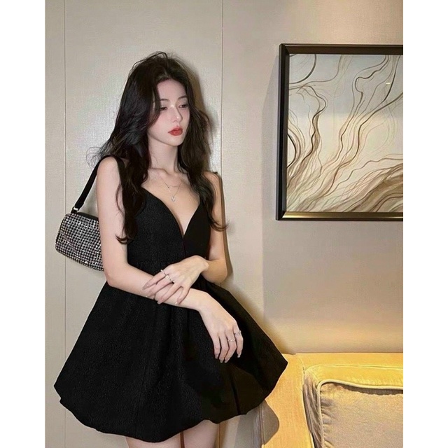 ĐẦM HAI DÂY ĐEN XOÈ BỒNG DÂY CHÉO LƯNG HỞ NGỰC SEXY QUYẾN RŨ SANG TRỌNG