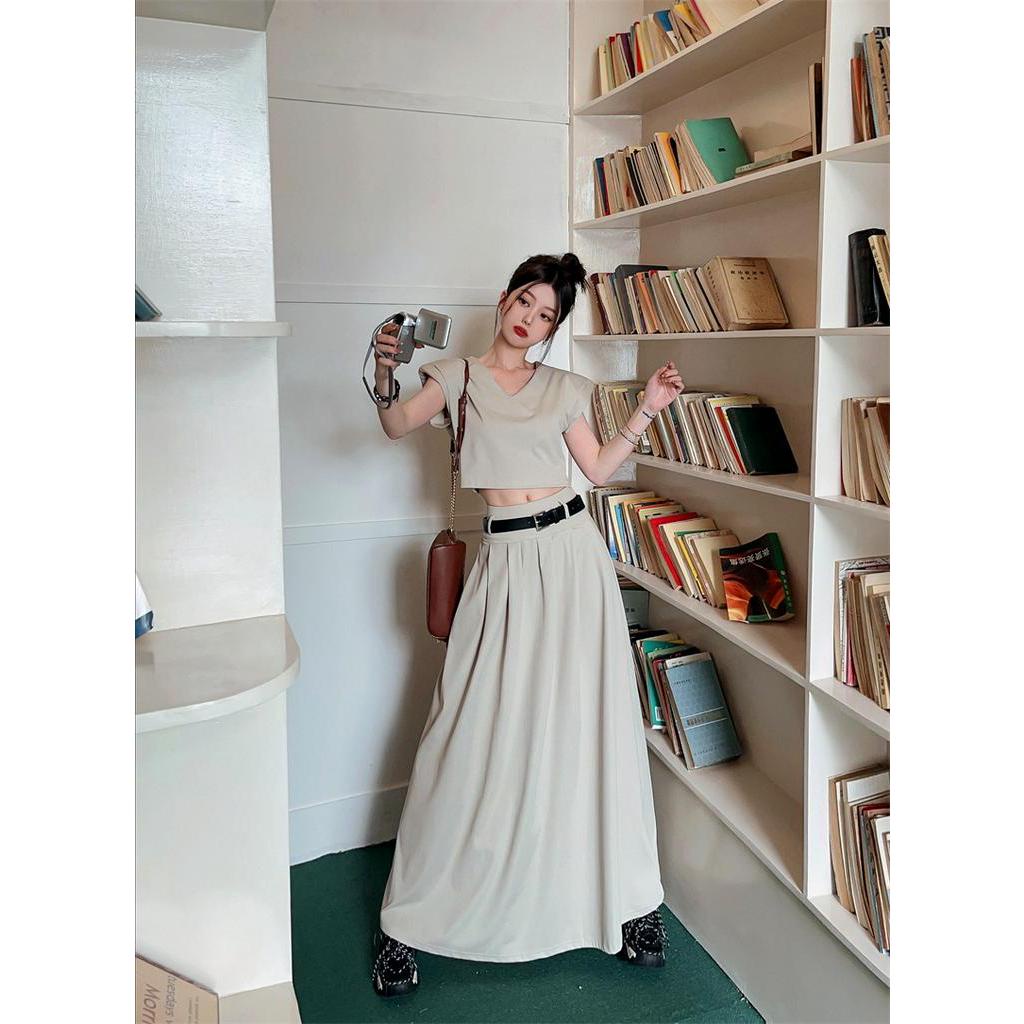 Bộ Áo Thun Cổ Chữ V + Chân Váy Dù Dáng Chữ A Phối Thắt Lưng Thời Trang 63142