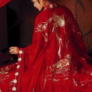 Hán phục đỏ sẵn