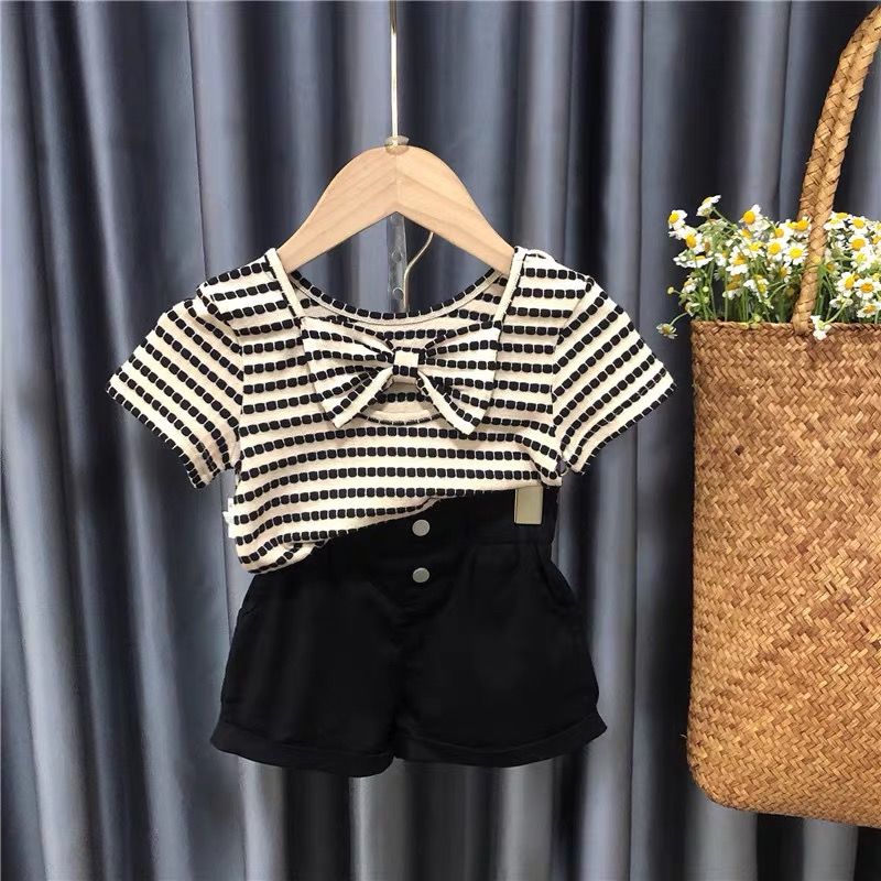 Bộ áo thun ngắn tay kẻ sọc + quần short xinh xắn theo phong cách Hàn Quốc thời trang cho bé