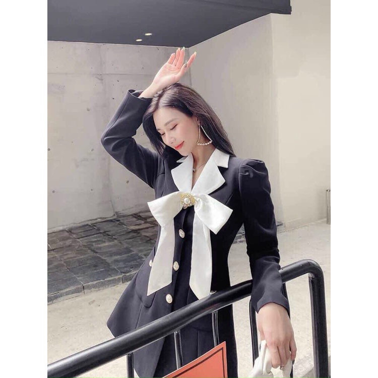 Đầm cổ vest dự tiệc hoạc đi chơi tay dài cỏ nơ ngực cài nút thật ,túi áo thật,chất liệu coton lạnh có 2 màu như hình