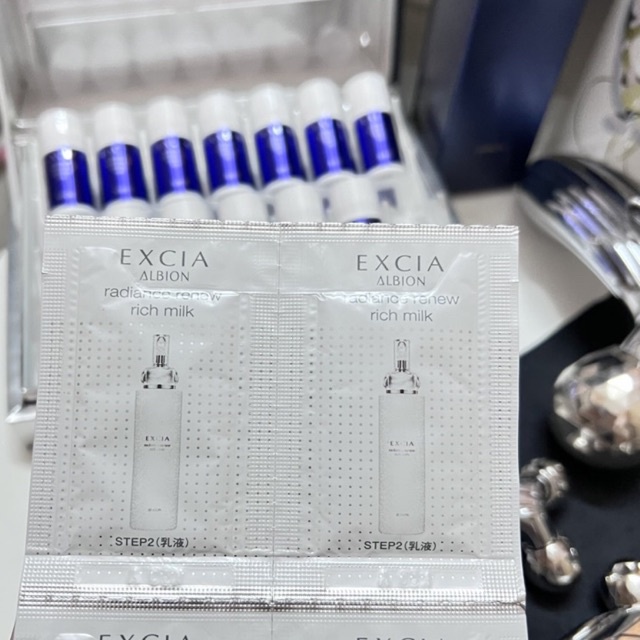 Mẫu thử dòng sản phẩm trẻ hoá Excia