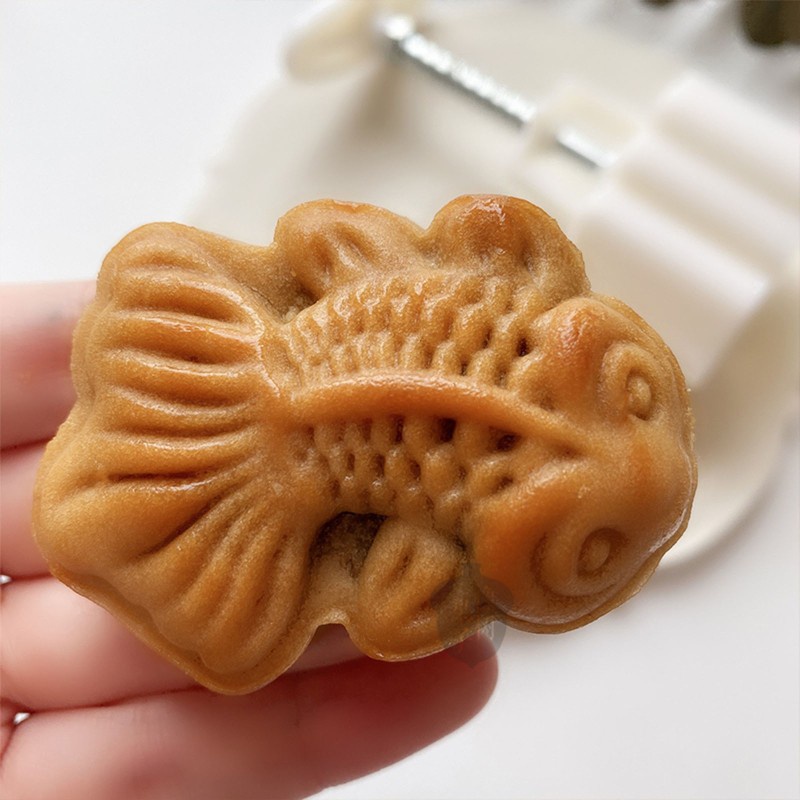 Khuôn làm bánh trung thu thiết kế hình cá 3D cỡ 65g phong cách Trung Quốc