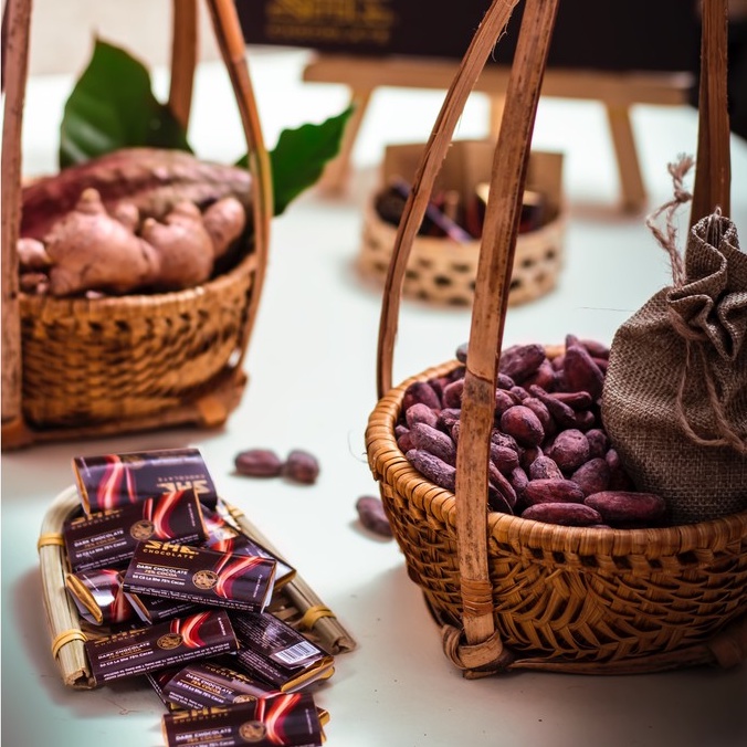 Hộp 12 thanh socola nguyên chất - SHE Chocolate - hộp 48g - Bổ sung năng lượng, tốt cho sức khỏe. Quà tặng sức khỏe