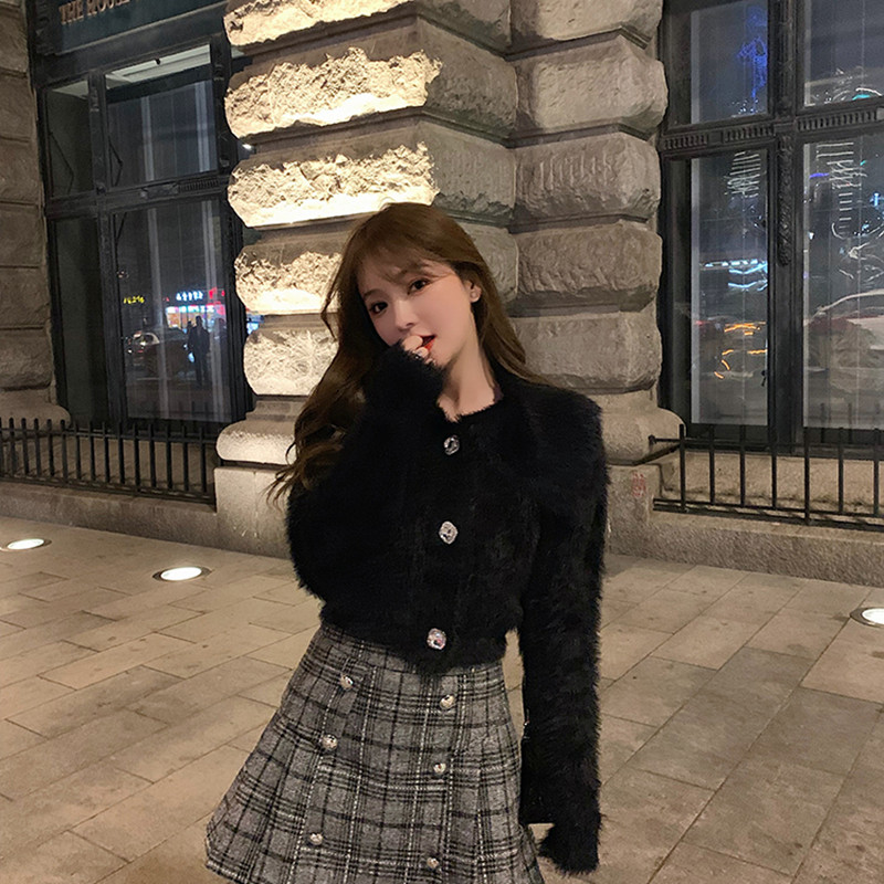 Áo khoác cardigan dáng ngắn bằng lông cừu dày dặn có đính đá cho nữ | BigBuy360 - bigbuy360.vn