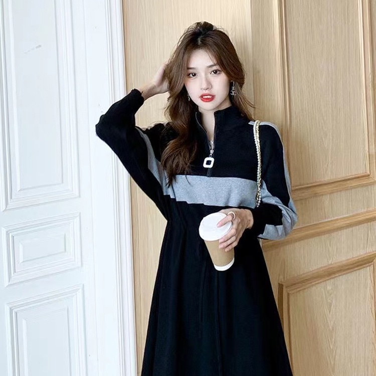 Đầm IELGY cổ lọ dáng rộng màu sắc tương phản thời trang dành cho nữ