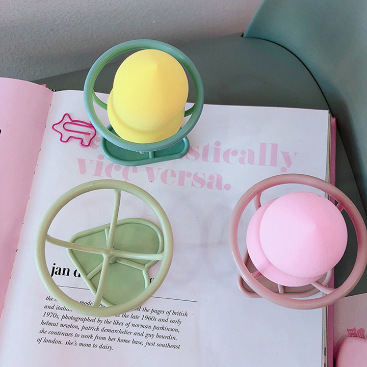 Giá đỡ bông mút trang điểm tán kem nền hình ly nước youngcityshop 30.000