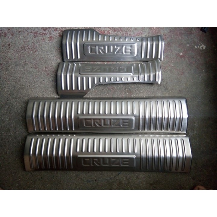 Bộ ốp bậc trong và ngoài cruze 2009-2018 - mẫu inox