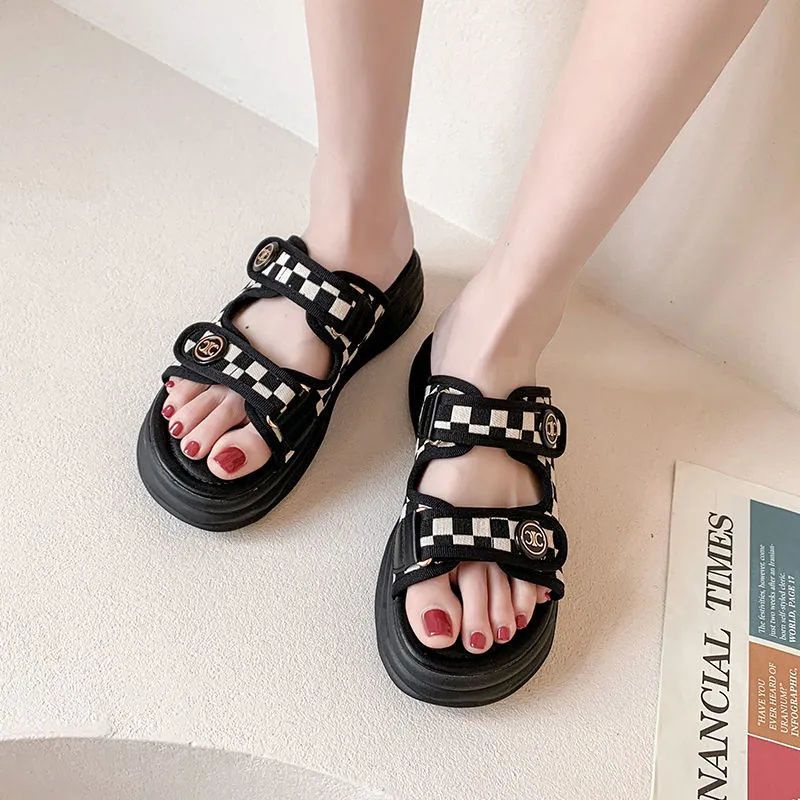 Sandal Đế Xuồng Thiết Kế Mới Thời Trang Dành Cho Mùa Hè