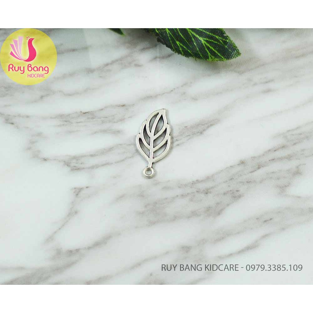 Cành lá kim loại, center đá đính hoa vải handmade