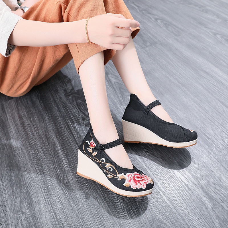 Giày thêu hoa như gấm đế xuồng 5p gc012