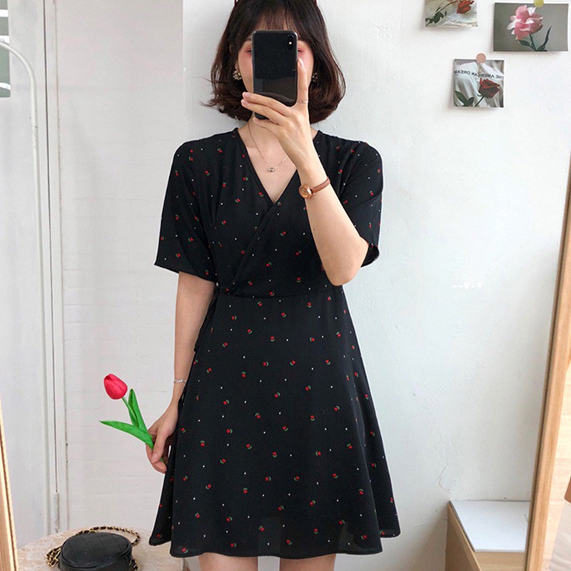 Đầm hoa chữ A thiết kế cổ chữ V nữ tính