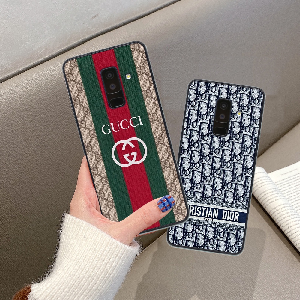 Ốp lưng điện thoại Samsung J8 thương hiệu đẳng cấp
