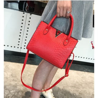 Túi xách da nữ đẹp 💥 Freeship 💥 Giảm giá 30k khi nhập mã LUNA30K 💥 Túi xách nữ vân da cá sâu - Chữ V