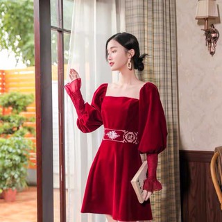 Váy Nhung Đỏ Tay Dài Sang Trọng Dành Cho Các Nàng
