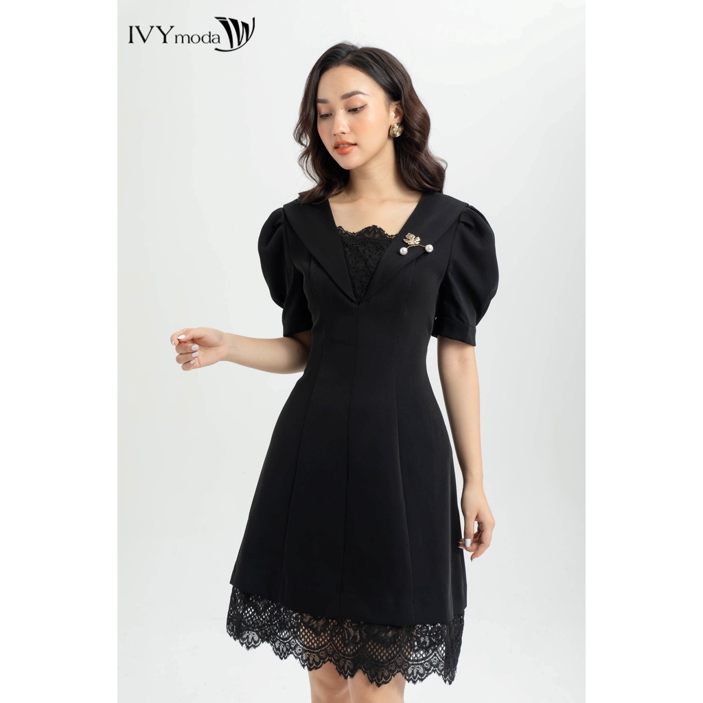 Đầm đen nữ cổ V ráp ren IVY moda MS 48M6227