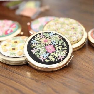 Set gương thêu dễ thương
