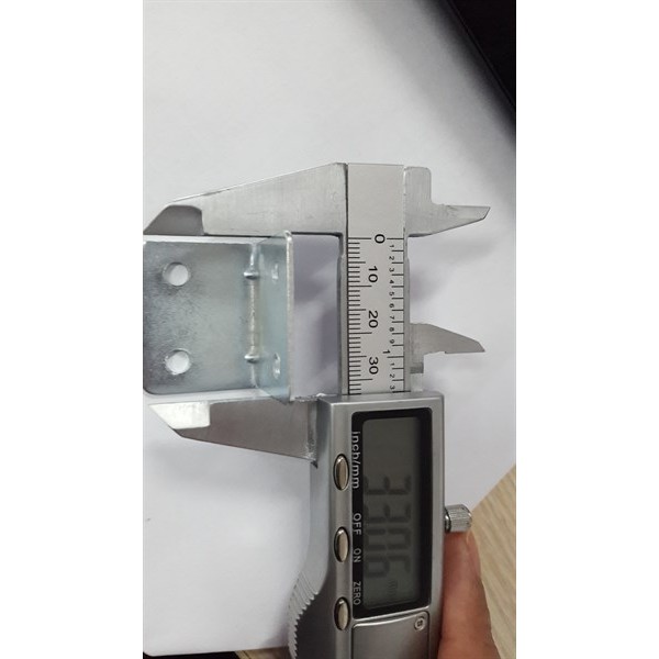 100 cái -Pát sắt bốn lỗ 33x27x1.2mm, kẽm trắng P3530