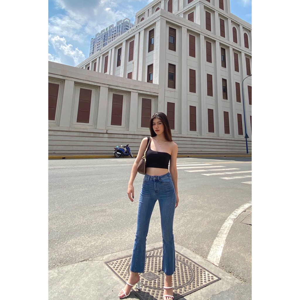 Quần jeans loe nhẹ form suông ôm vừa 9 tấc CHICMONKI màu nhạt  CMJ787