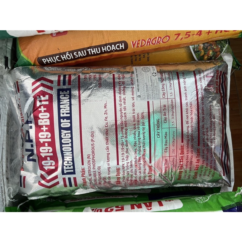PHÂN BÓN NPK 19.19.19  Cung cấp dinh dưỡng, xanh lá, vọt đọt, phân hoá mầm hoa
