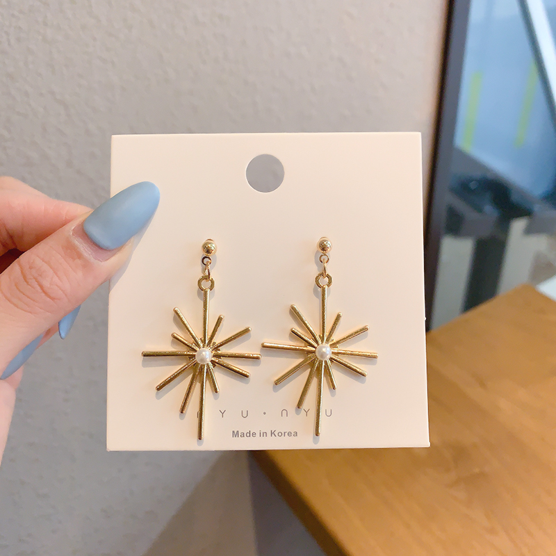 Hoa tai dáng dài phong cách Hàn Quốc thời trang