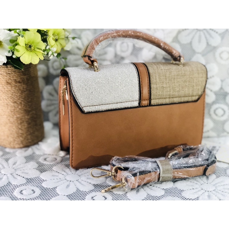 Túi Bandolini trưng bày