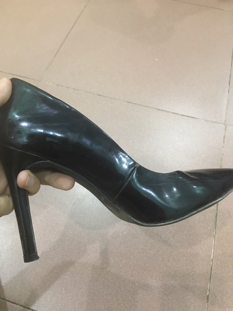 Giày cao gót đen