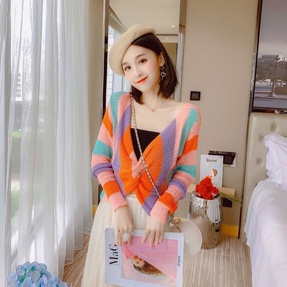 Áo Thun Dệt Kim Tay Dài Hở Một Bên Vai Cổ Chữ V Họa Tiết Kẻ Sọc Cầu Vồng Phong Cách Phương Tây Dành Cho Bạn Nữ
