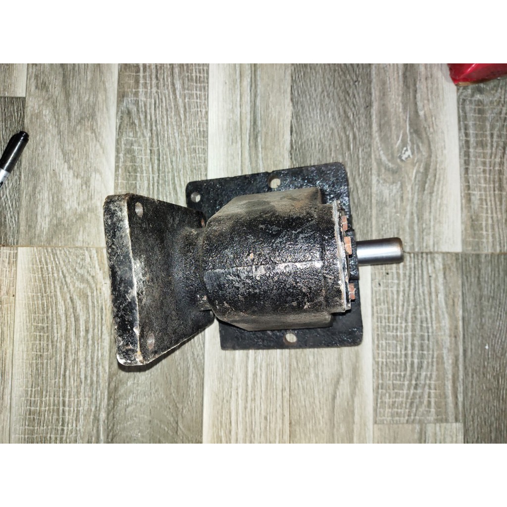 Sản phẩm gia đình làm:  Cóc ben NJ130 - 180 / 25R